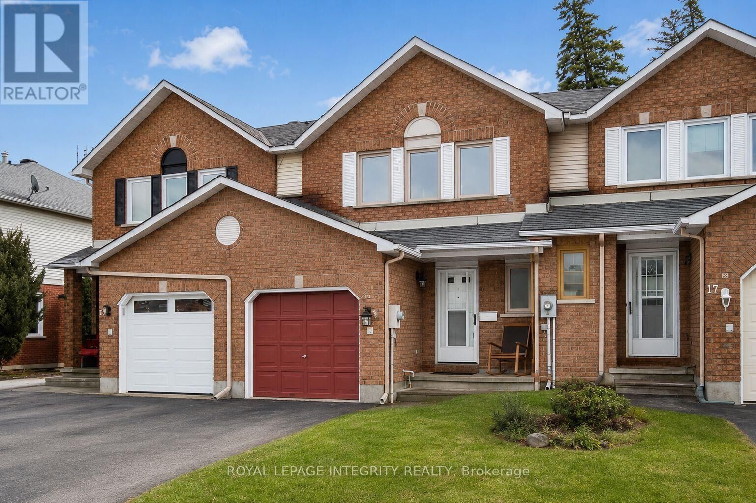 Property Photo:  15 Peterson Place  ON K2L 4A8 