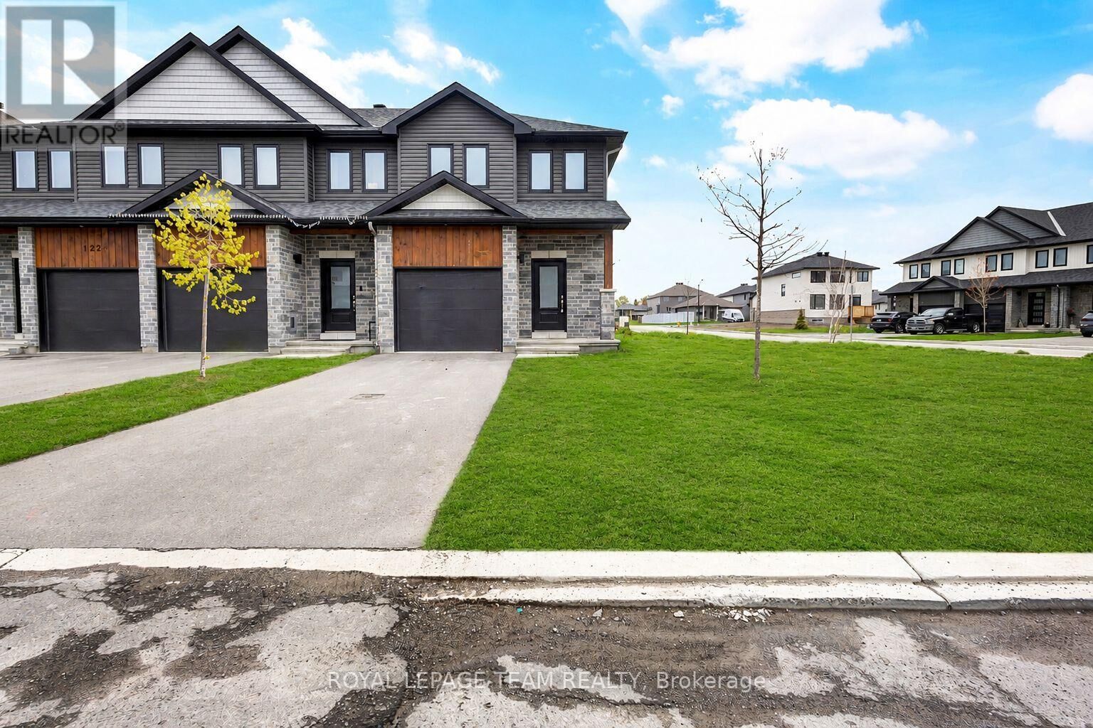 Property Photo:  126 Dowdall Circle  ON K7C 0S4 