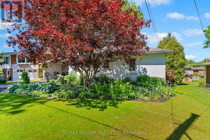 Property Photo:  48 Oakridge Crescent  ON L3K 2T4 