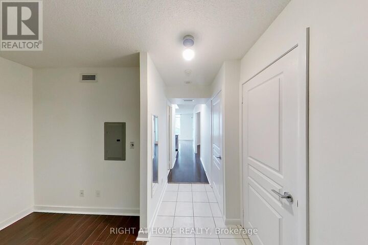 Property Photo:  18 Yonge Street 1813  ON M5E 1Z8 