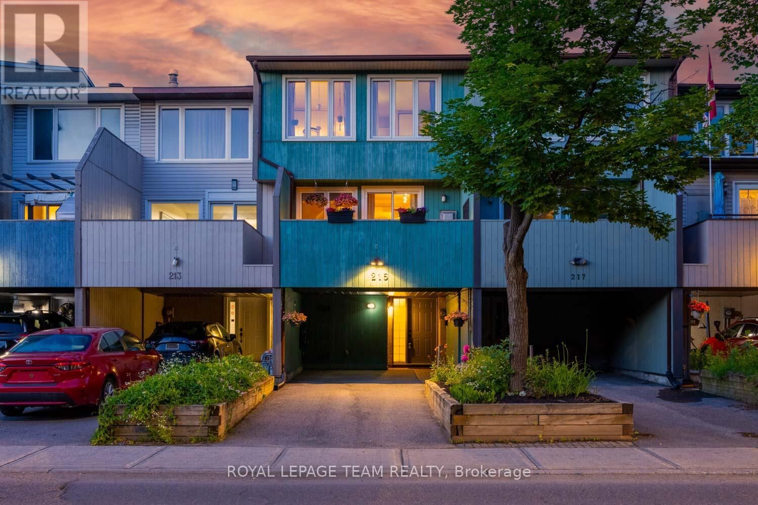 Property Photo:  215 Booth Street  ON K1R 7V4 