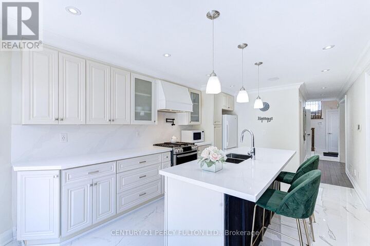 Property Photo: 109 Woodcroft Lane ON L4L 6T2