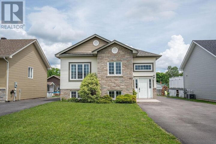 Property Photo:  102 Central Creek Dr  ON P6C 6H3 