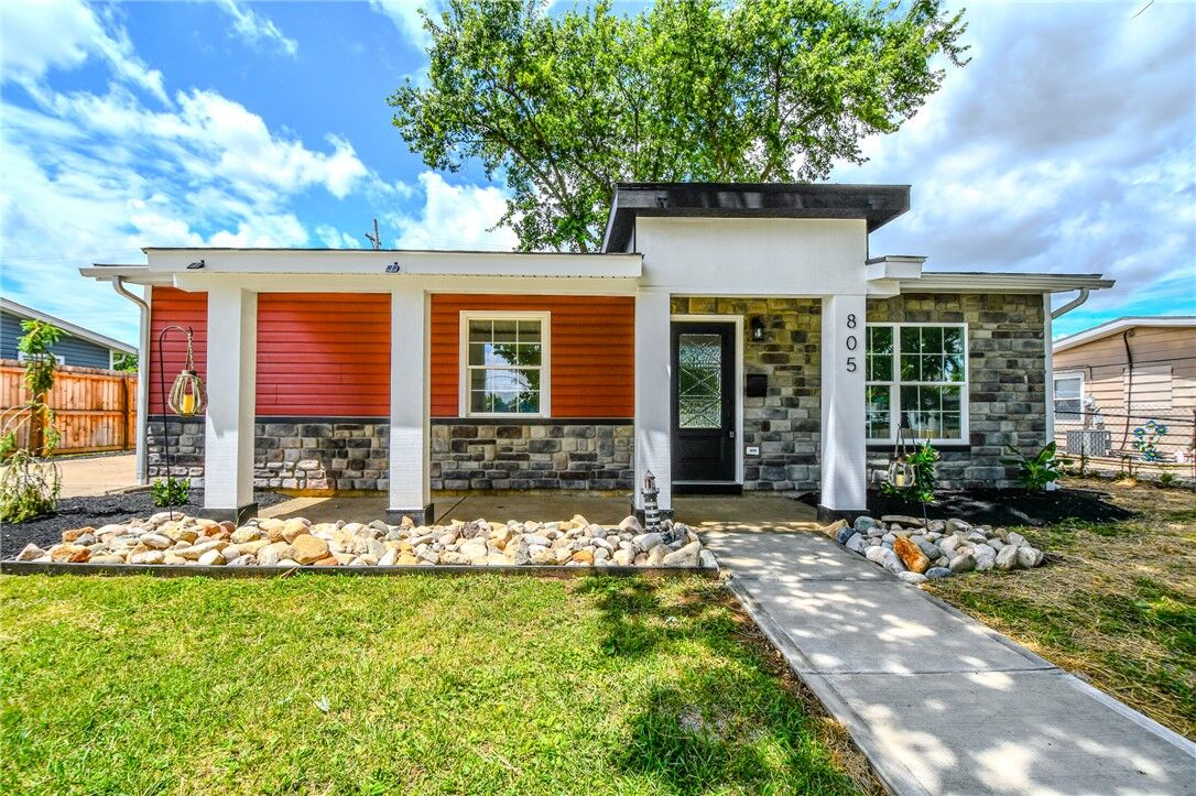 Property Photo:  805 Brookfield Drive  OH 45344 