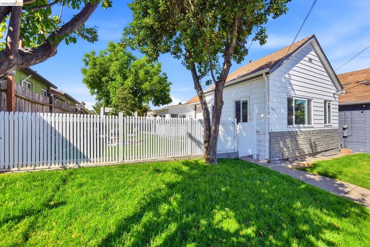 Property Photo: 3007 Bona St CA 94601