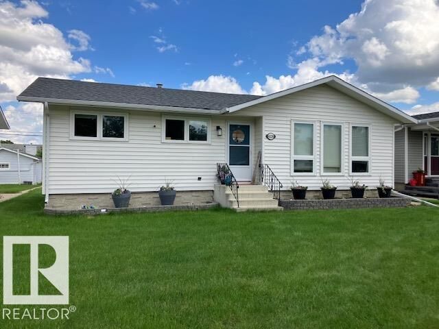 4229 48A Street — photo 1