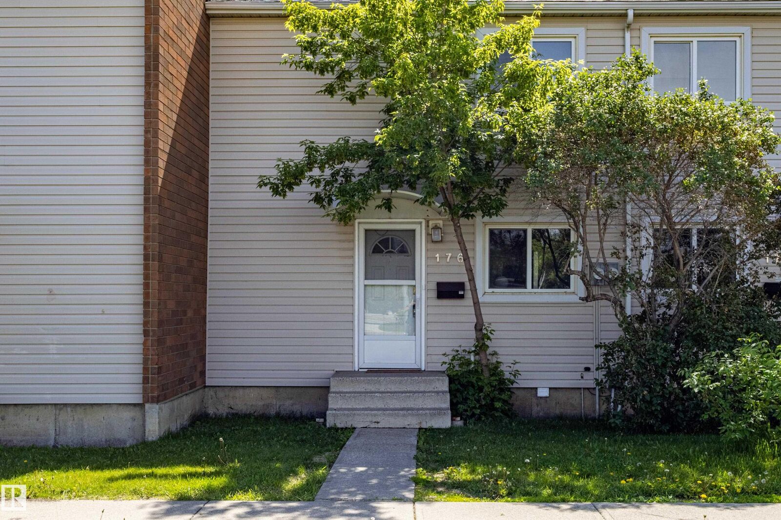 Property Photo: 176 Centennial Court NW AB T5P 4H5