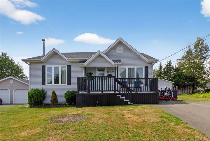 709 Boudreau Street — photo 1