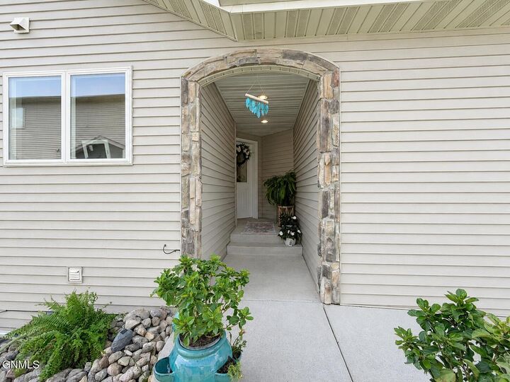 Property Photo:  2208 Marina Road SE  ND 58554 