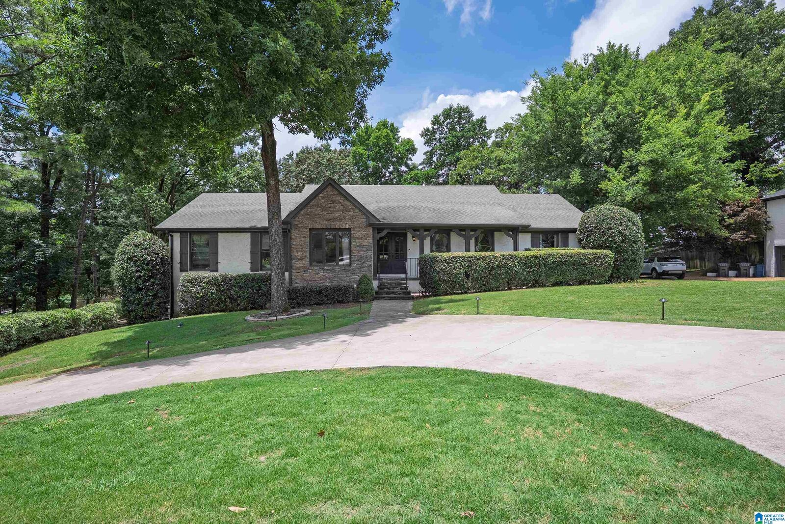 Property Photo:  1620 Panorama Drive  AL 35216 