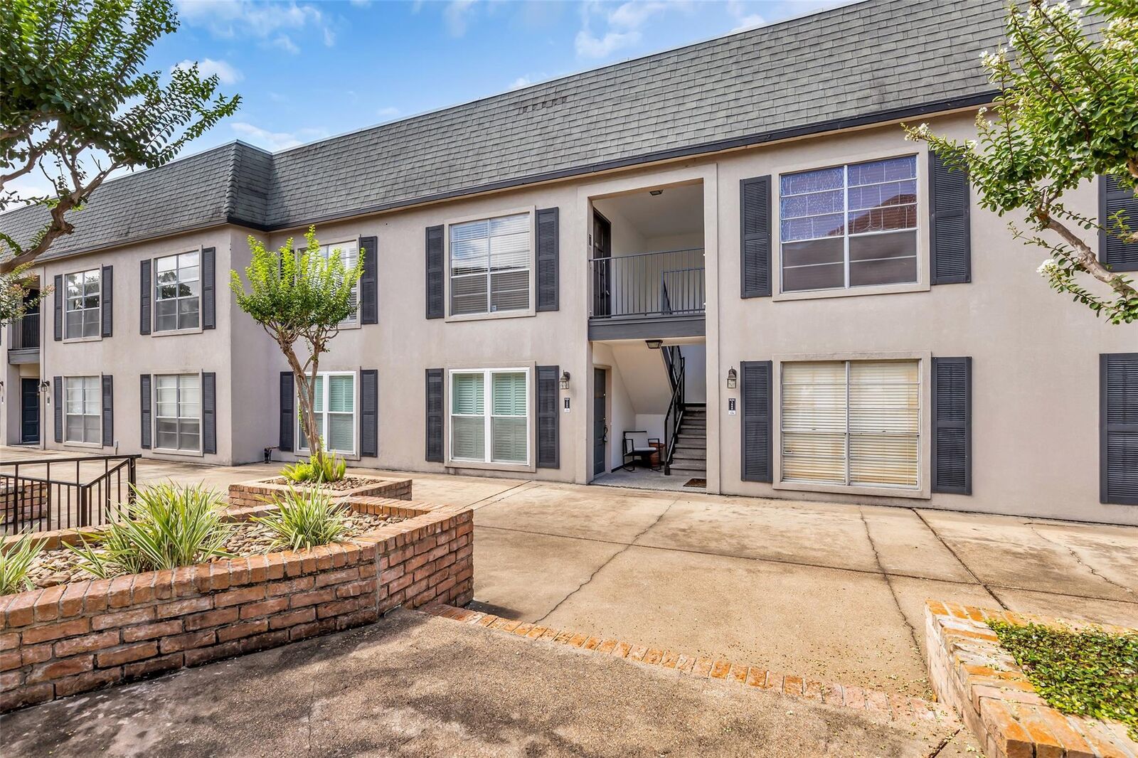 Property Photo: 1800 Stoney Brook Drive 205 TX 77063