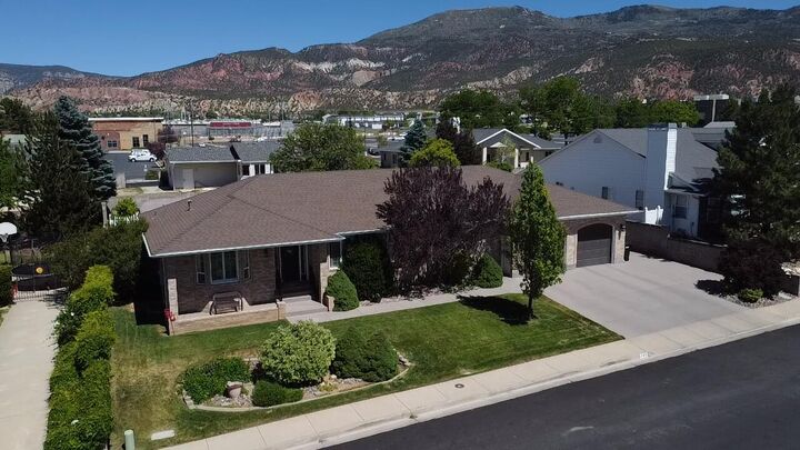 Property Photo: 723 S Saint James Place UT 84720
