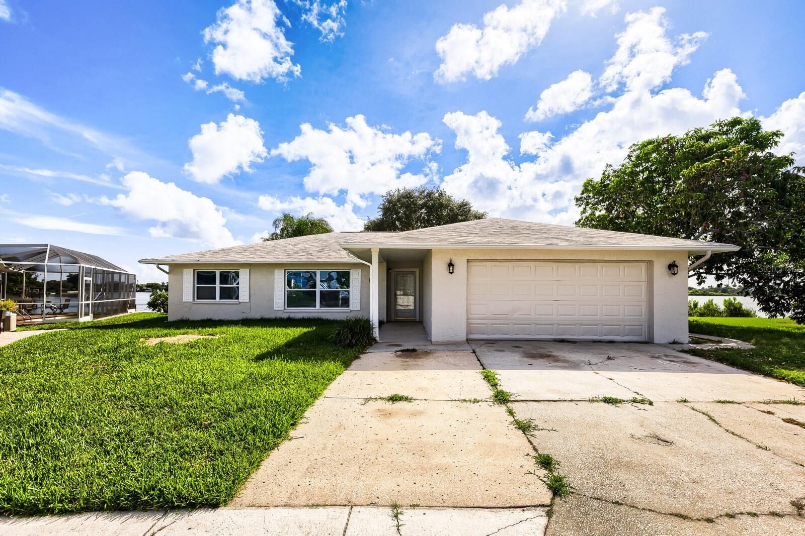 Property Photo: 3605 Westminister Court FL 34691