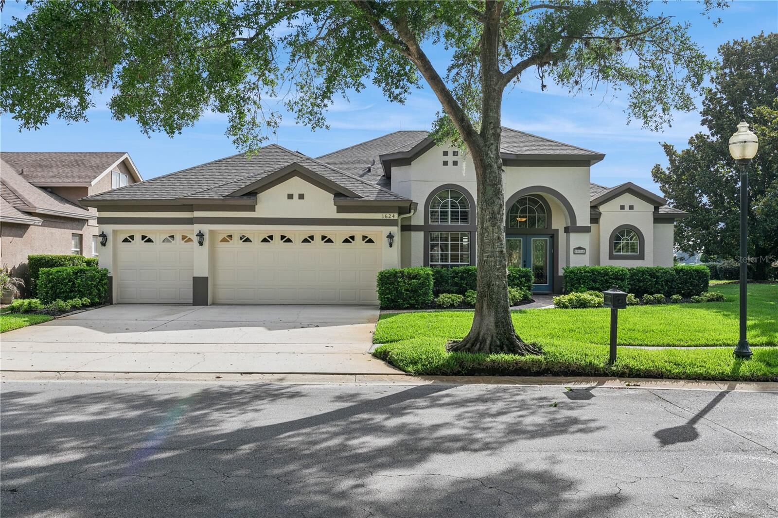 Property Photo: 1624 Cherry Ridge Drive FL 32746