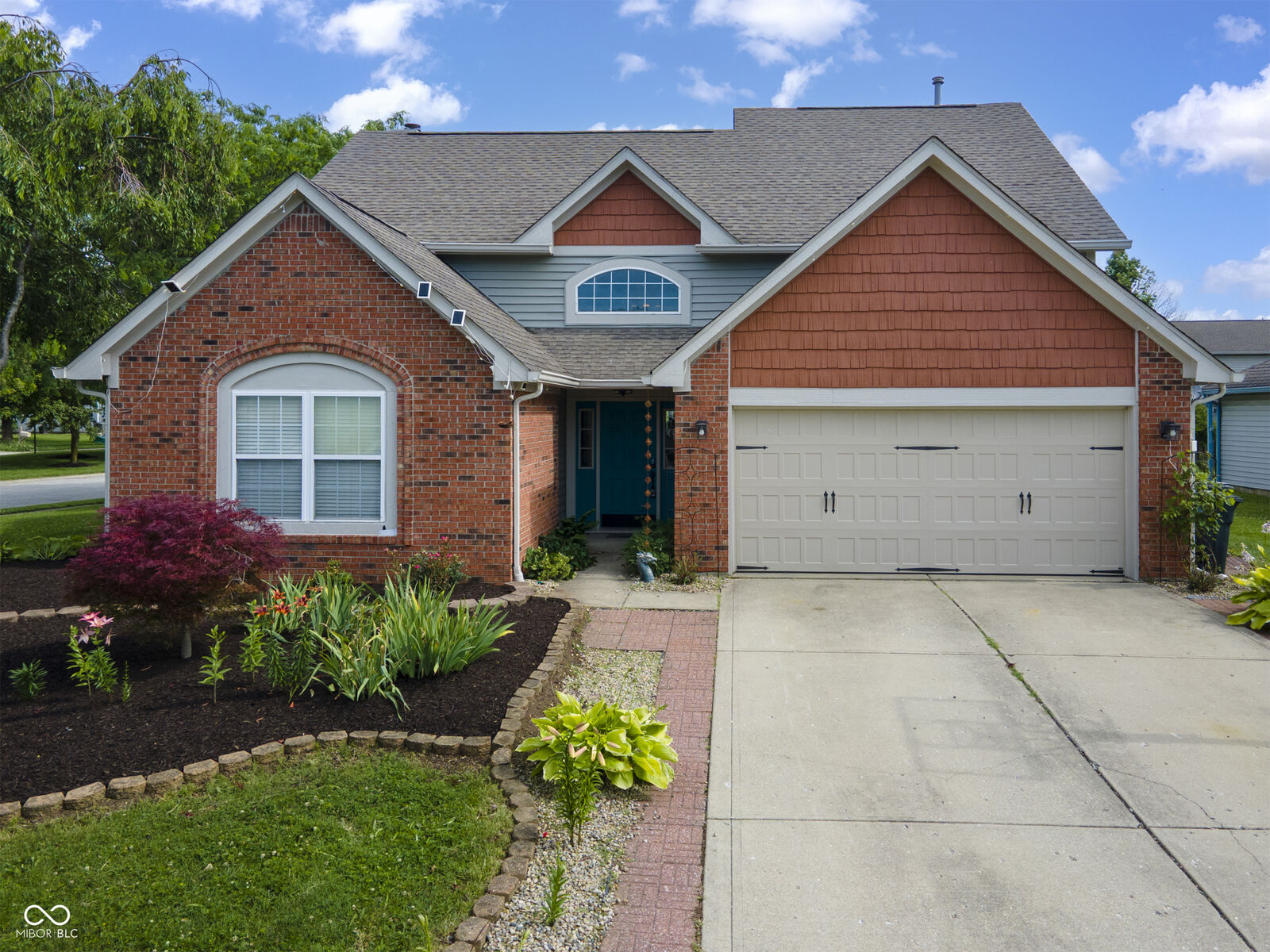 Property Photo:  706 Woodcote Lane  IN 46112 