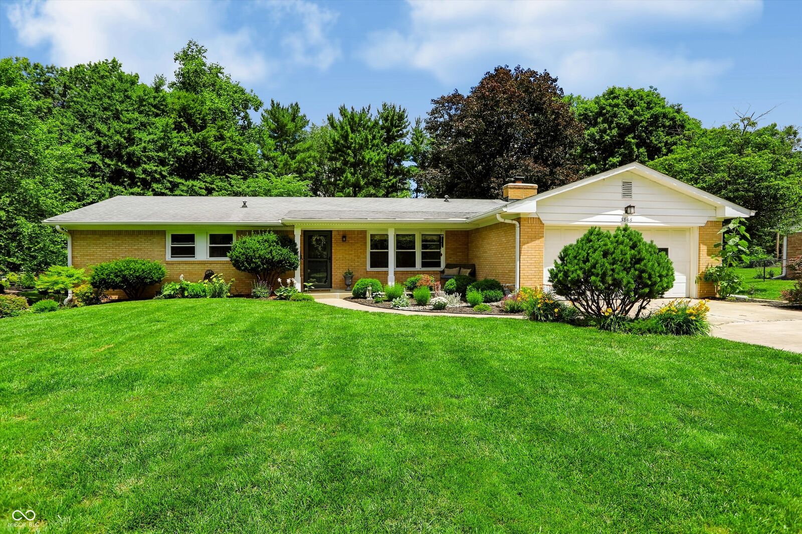 Property Photo:  3846 Wyandotte Trail  IN 46240 