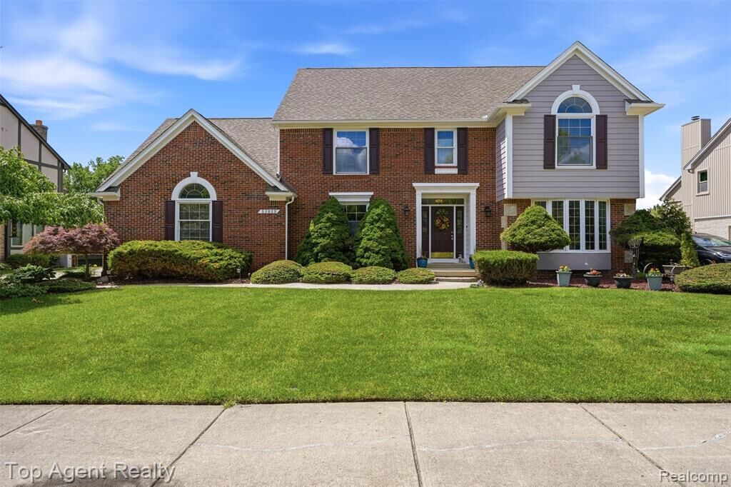 Property Photo:  52825 Seven Oaks Drive  MI 48316 2992 