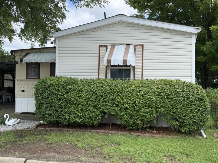 Property Photo:  1352 13th Street 1352  IL 61704 