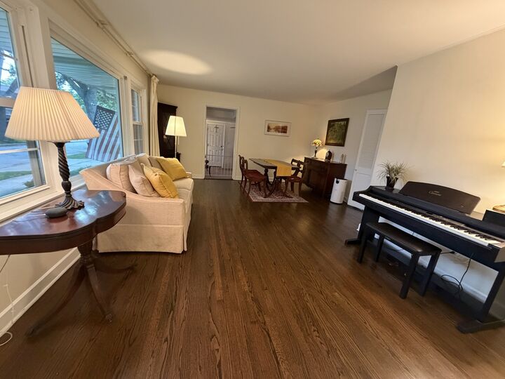 Property Photo: 556 Crestwood Drive IL 60016