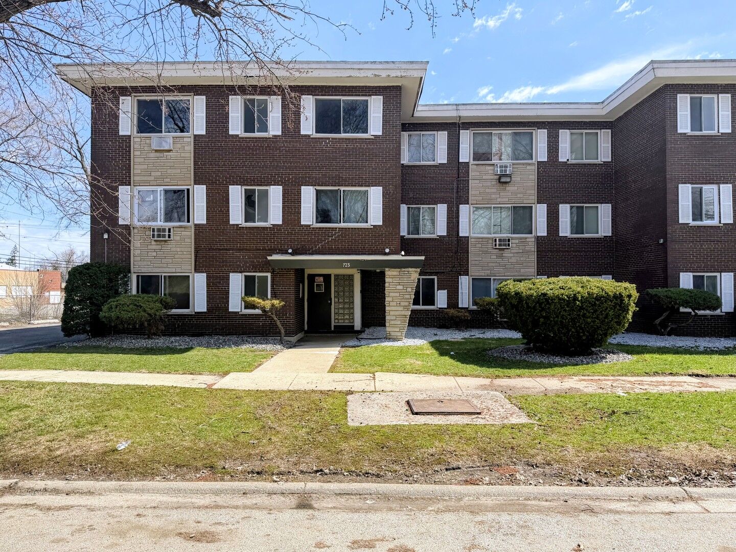 Property Photo: 723 Grant Avenue 3C IL 60411