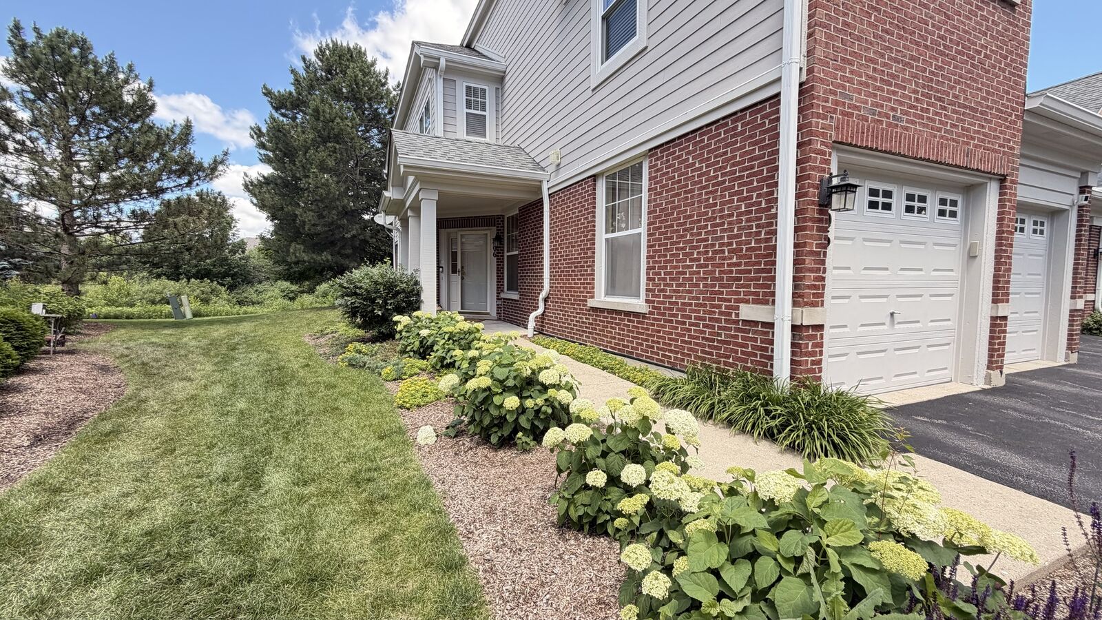 Property Photo:  