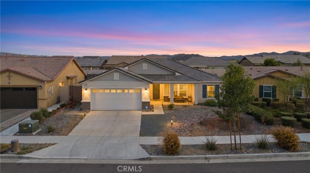 Property Photo:  537 Hedgewood  CA 92543 