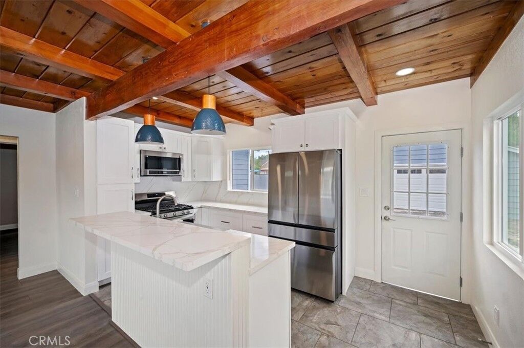 Property Photo: 913 Sequoia Drive CA 92314