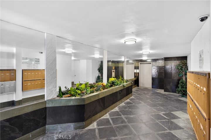 Property Photo:  4441 Woodman Avenue 205  CA 91423 