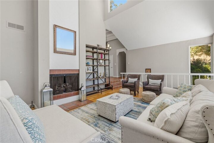 Property Photo: 2 Wrangler CA 91307