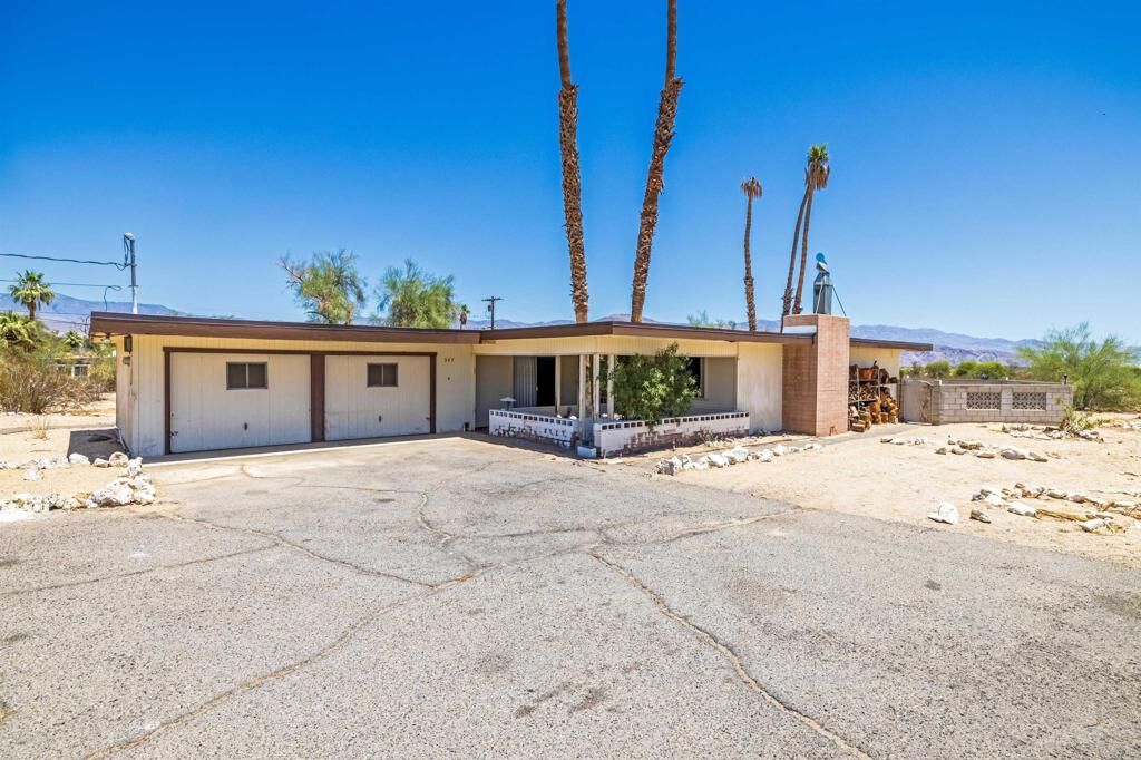 Property Photo:  347 Wheel Hub Place  CA 92004 