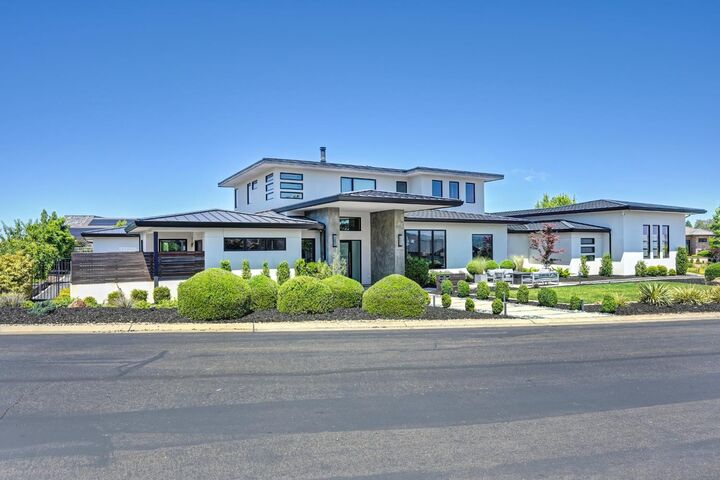Property Photo: 612 Thalassa Court CA 95762