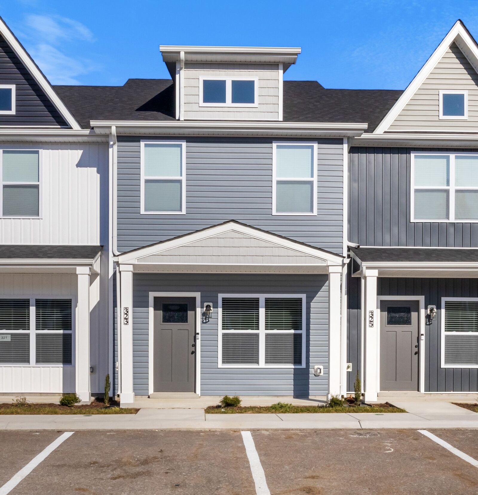 Property Photo:  323 Front Ridge Cir  TN 37040 