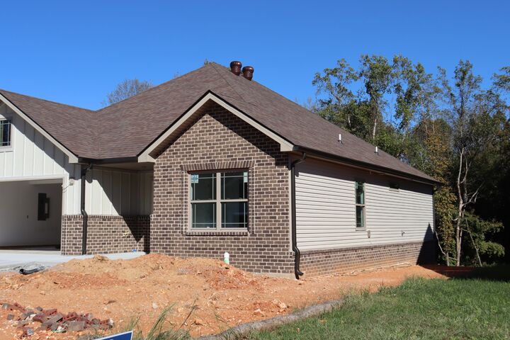 Property Photo: 597 Willow Park Dr TN 37043