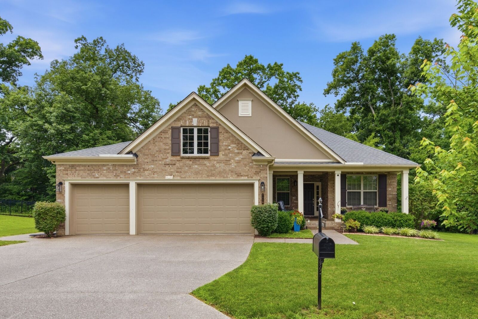 Property Photo:  7119 Nolen Park Cir  TN 37135 