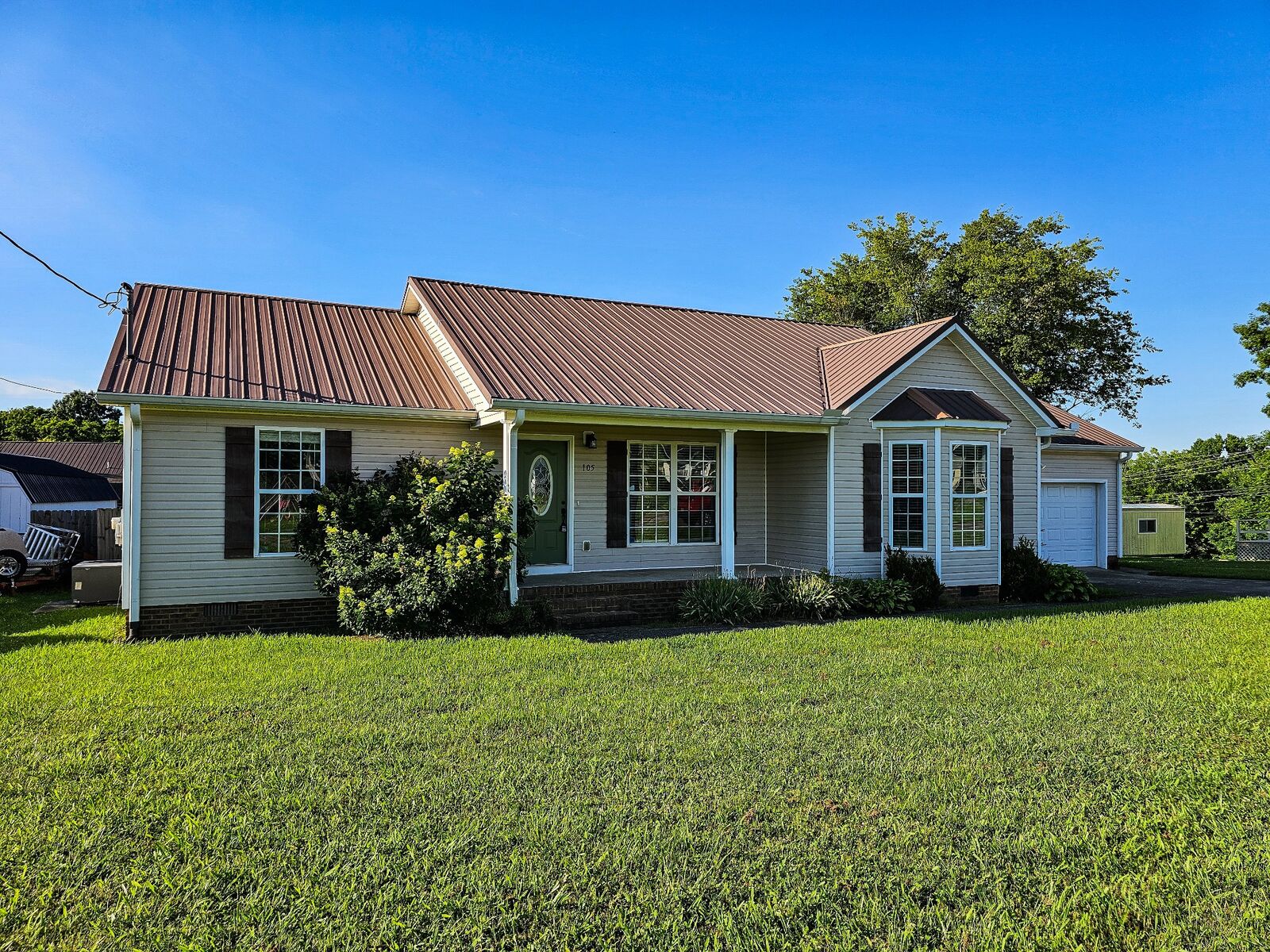 Property Photo:  105 Twin Oaks Dr  TN 37020 