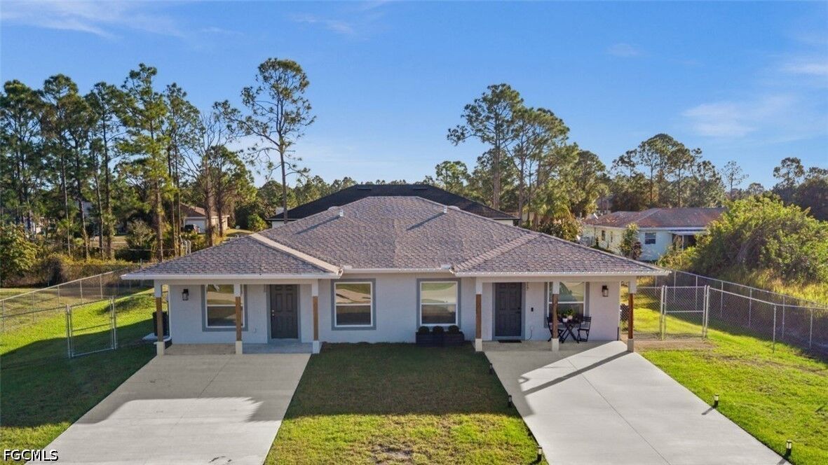 Property Photo: 915-917 Graystone Avenue FL 33974