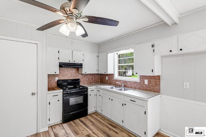 Property Photo:  512 Oregon Trail  LA 71202 