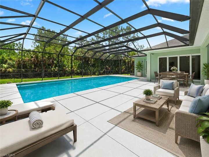 Property Photo: 410 17th St SW FL 34117