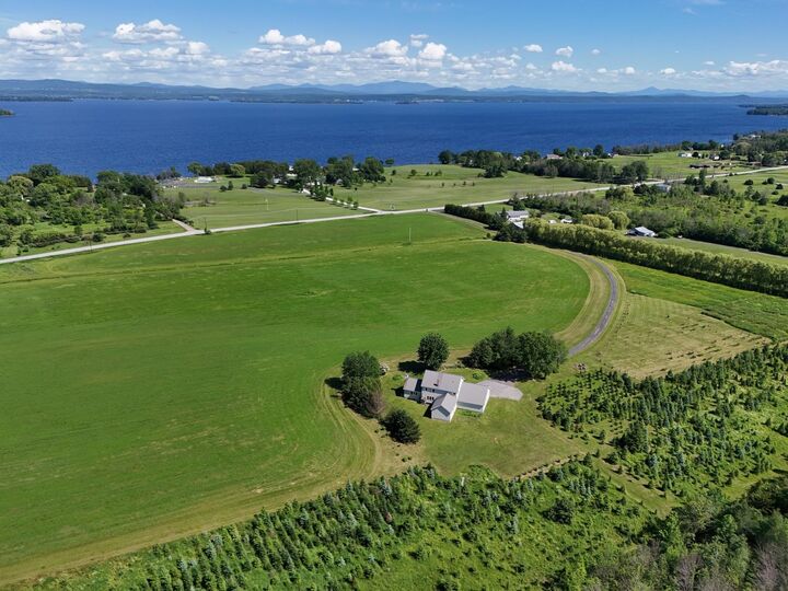 Property Photo:  2687 US Route 2  VT 05474 