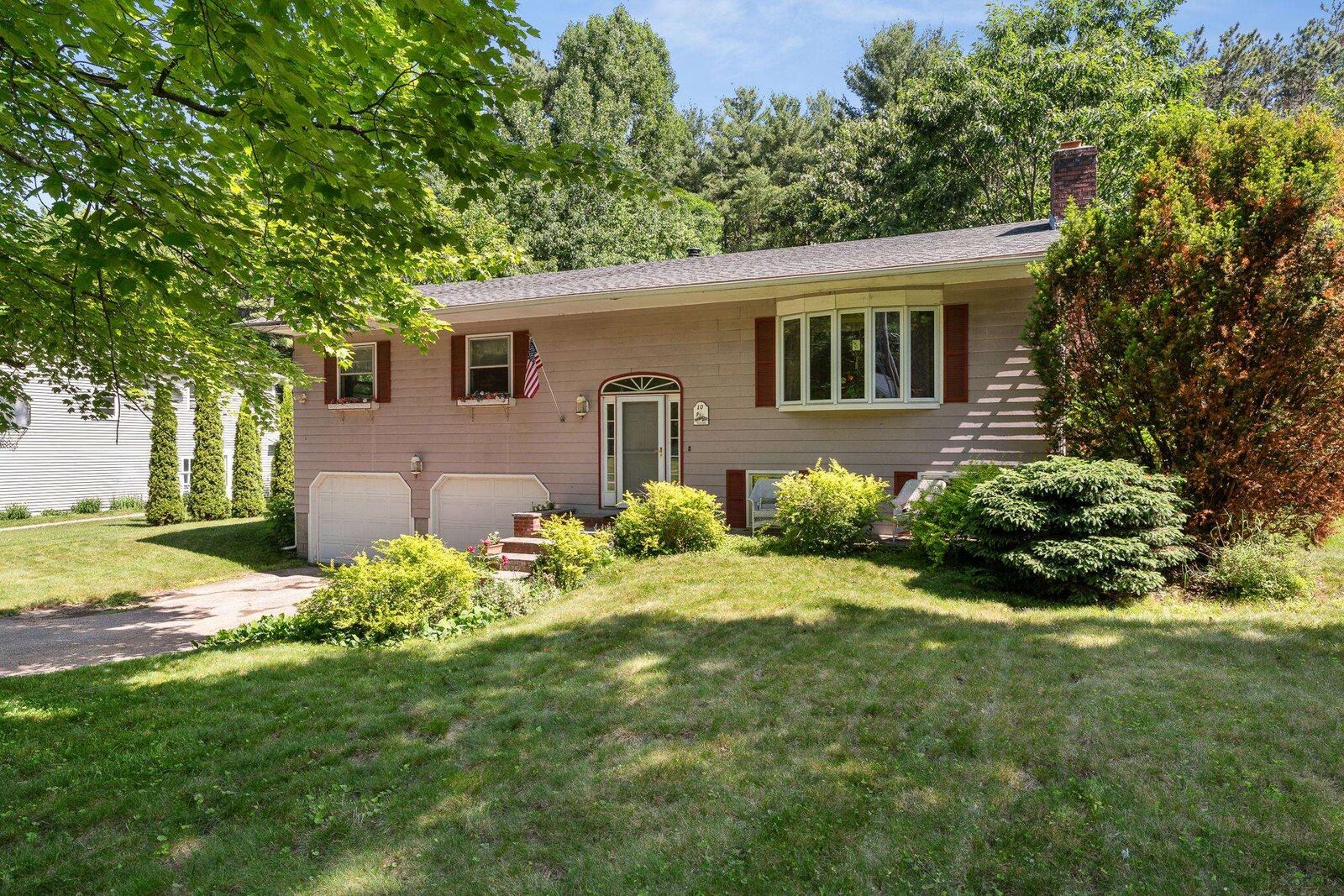 Property Photo:  10 Logwood Circle  VT 05452 