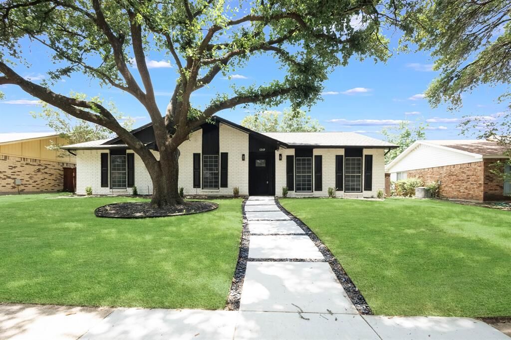 Property Photo: 1209 Overdowns Drive TX 75023