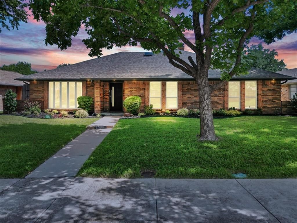 Property Photo:  2303 Stone Glen Lane  TX 75007 