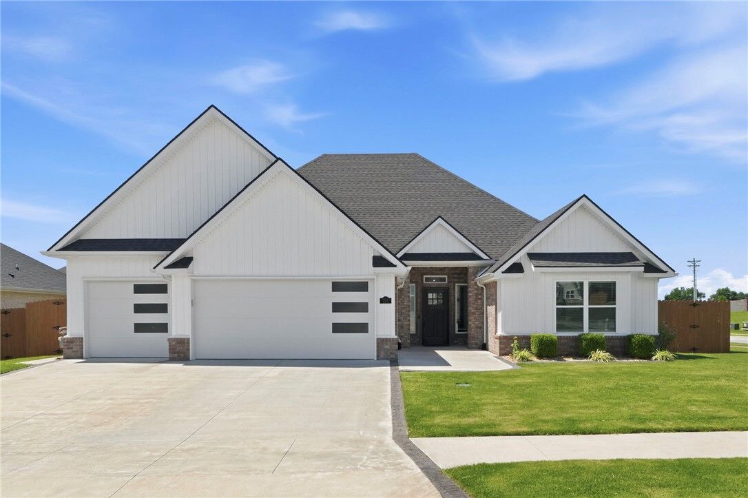 Property Photo:  731 Bronco Street  AR 72719 