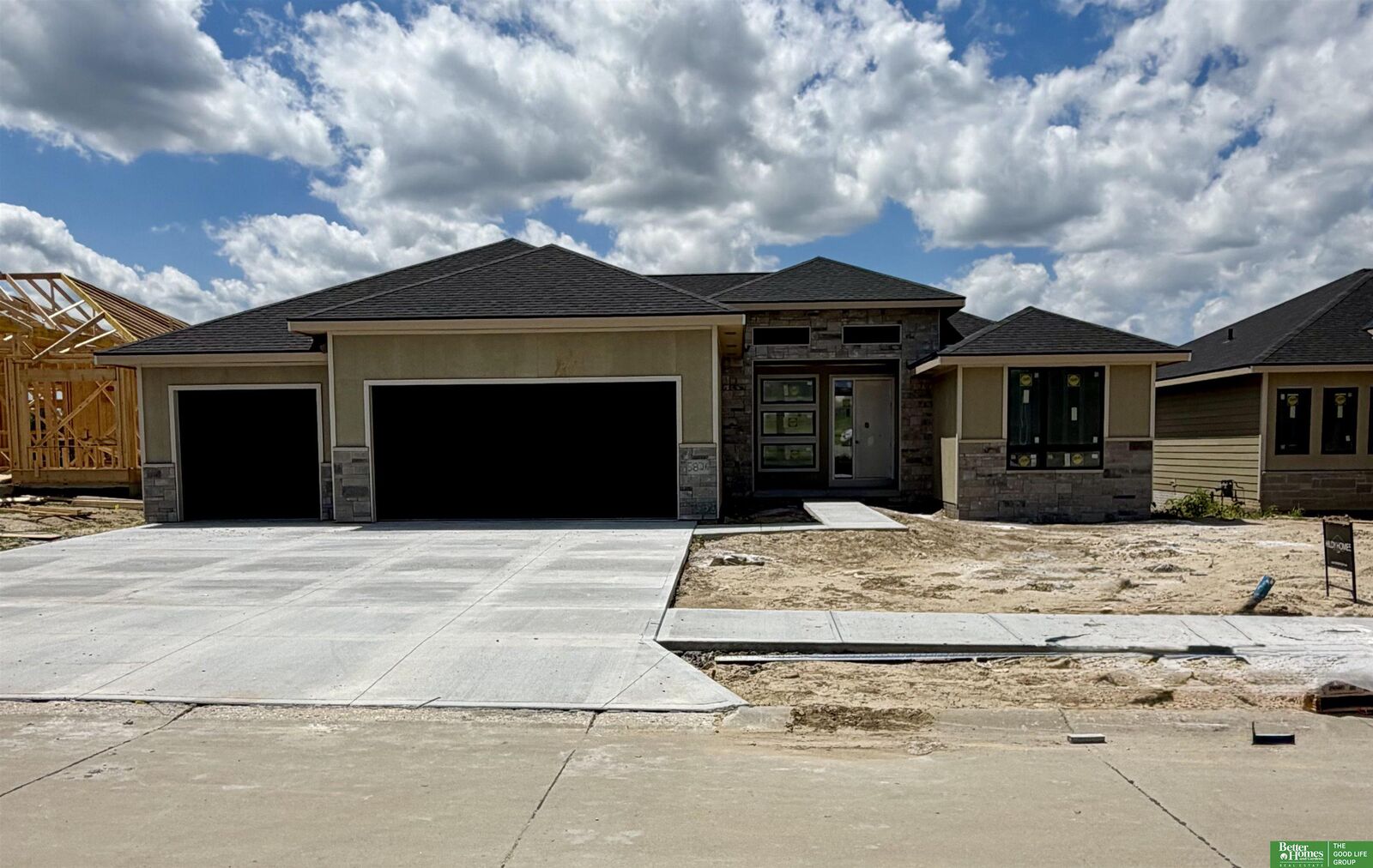 Property Photo: 5826 N 213 Avenue NE 68022