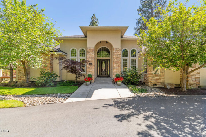 Property Photo: 11810 Merganser Road OR 97601