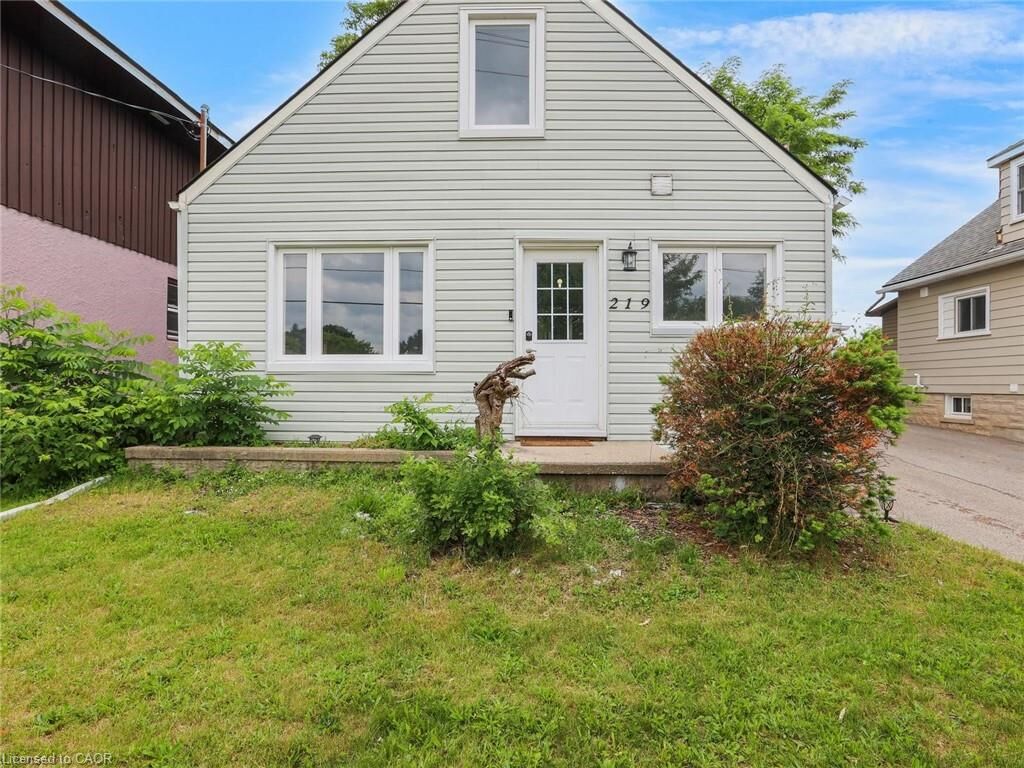 Property Photo:  219 Lancaster Street W  ON N2H 4T9 