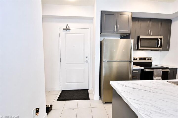 Property Photo:  450 Dundas Street E 404  ON L8B 0L7 