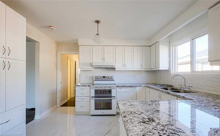Property Photo: 2393 Whaley Drive Upper ON L5B 2B3