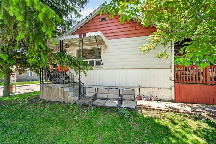 Property Photo:  314 West 2nd Street  ON L9C 3H2 