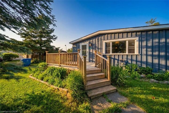 Property Photo: 105 Meadows Drive ON N4N 3B8